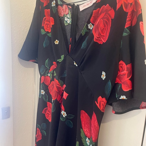 Grace Dress LISA SAYS GAH - ROSE PARTY Rec Satin - Size Medium - Picture 3 of 4